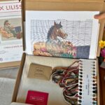 Kit de punto de cruz – Caballo en el sofá