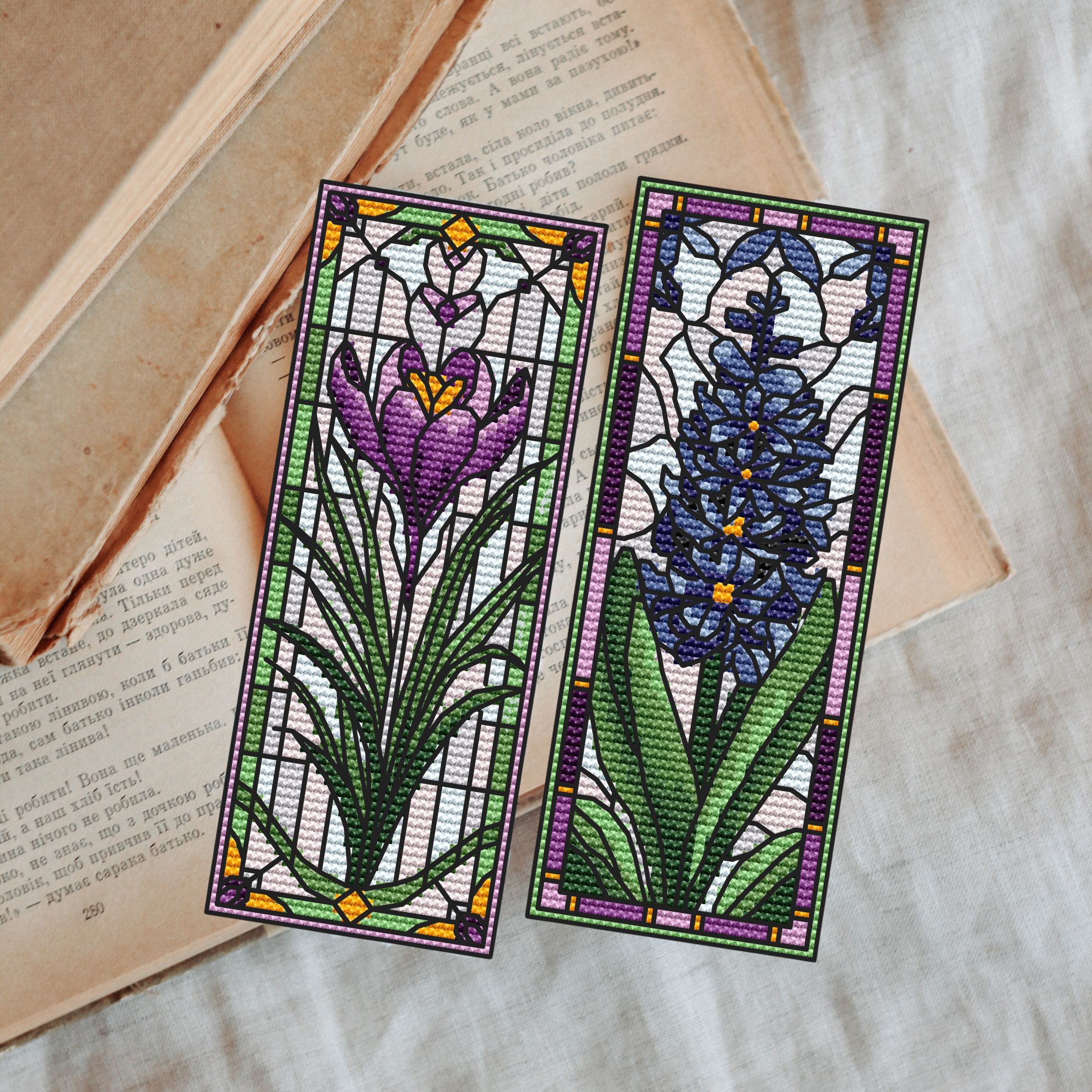 Patrón de punto de cruz – Set de Marcapáginas Jacinto y Crocus | estilo vidriera | Marcapáginas | Bordado floral moderno| Liliss