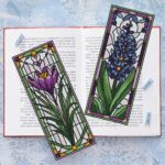Patrón de punto de cruz – Set de Marcapáginas Jacinto y Crocus | estilo vidriera | Marcapáginas | Bordado floral moderno| Liliss