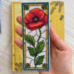 Patrón de punto de cruz – Amapola | Marcapáginas estilo vidriera