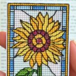 Patrón de punto de cruz – Girasol | Marcapáginas estilo vidriera