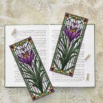 Patrón de punto de cruz – Crocus estilo vidriera | Marcapáginas | Bordado floral moderno| Liliss