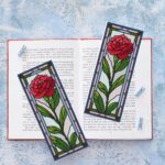 Patrón de punto de cruz – Clavel | Marcapáginas estilo vidriera